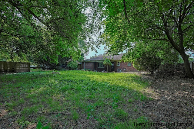3904 Canterbury Ave, Kalamazoo, MI 49006 - view of yard