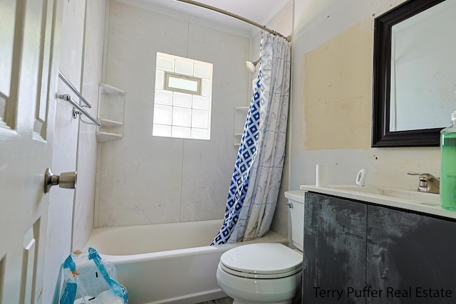 3904 Canterbury Ave, Kalamazoo, MI 49006 - full bath with toilet, vanity, and shower / bath combo with shower curtain