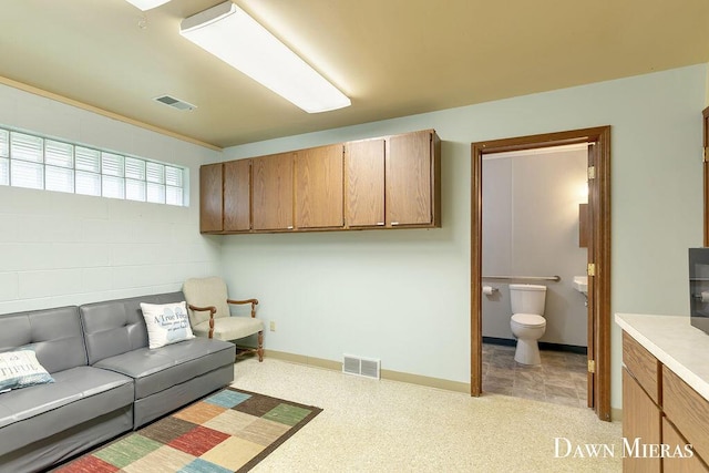 7795 Douglas Ave, Kalamazoo, MI 49009 - view of living area