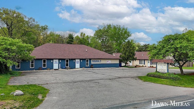 7795 Douglas Ave, Kalamazoo, MI 49009 - multi unit property featuring asphalt driveway