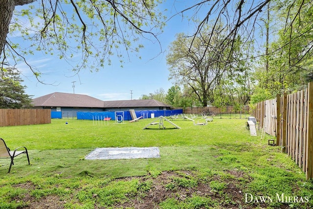 7795 Douglas Ave, Kalamazoo, MI 49009 - view of yard