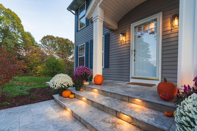 doorway to property with covered porch