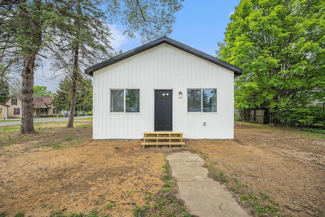 view of front of property with entry steps