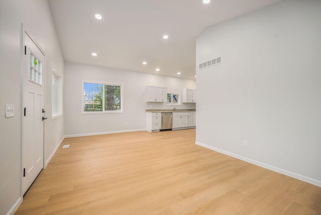 unfurnished living room featuring light wood-style floors, recessed lighting, and baseboards