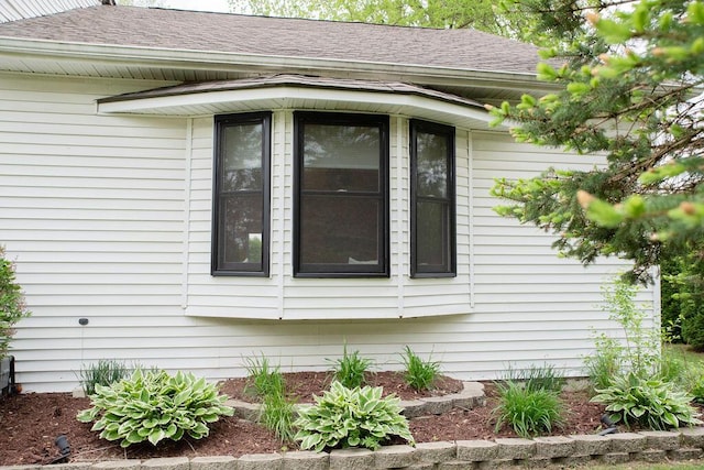 19610 Brentwood St, Livonia, MI 48152 - view of side of property with roof with shingles
