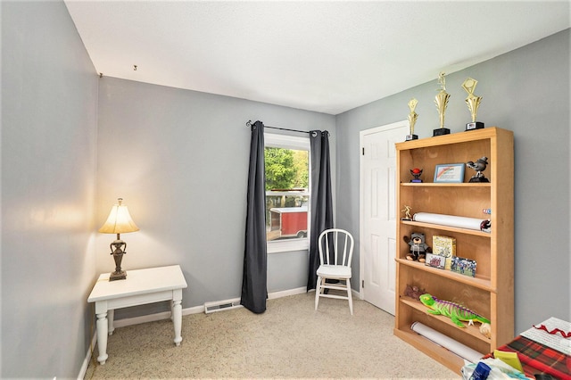 living area with carpet floors and baseboards