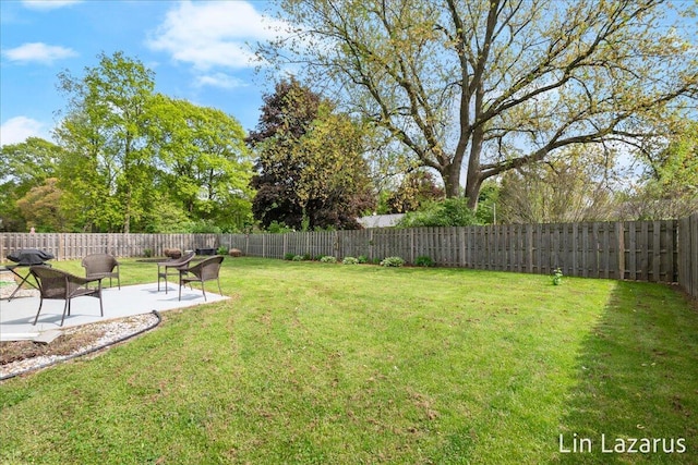 view of yard with a patio area