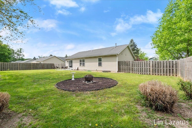view of yard featuring an outdoor fire pit