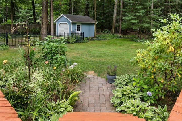 view of yard featuring an outbuilding and a wooded view