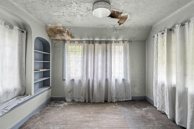 16634 Parkside St, Detroit, MI 48221 - spare room featuring hardwood / wood-style floors, a textured ceiling, and baseboards