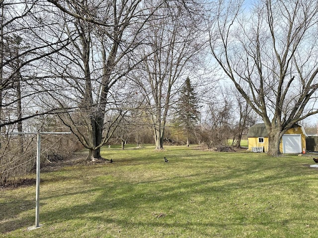2565 Carleton Rockwood Rd, Carleton, MI 48117 - view of grassy yard with an outdoor structure