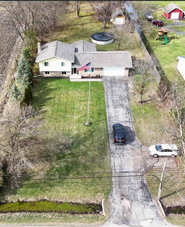 2565 Carleton Rockwood Rd, Carleton, MI 48117 - view from above of property