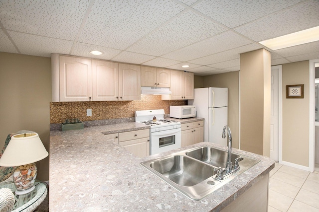 7343 Green Meadow Ln, Canton, MI 48187 - kitchen with white appliances, under cabinet range hood, a sink, a drop ceiling, and tasteful backsplash