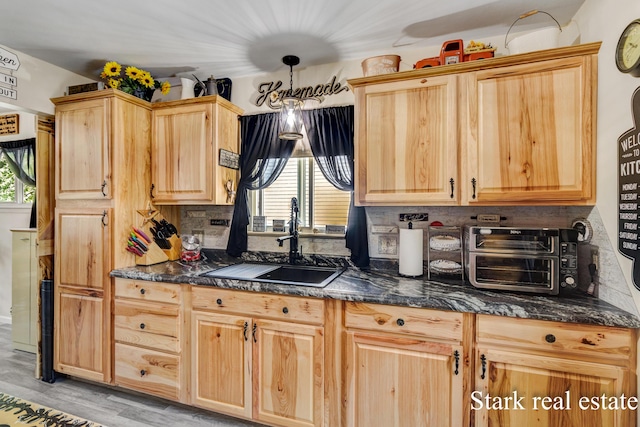 kitchen featuring a sink, light brown cabinetry, healthy amount of natural light, and tasteful backsplash