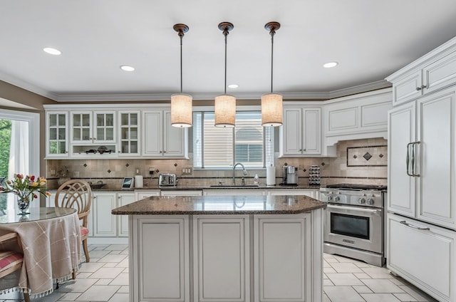 3123 Fairgrove Ter, Rochester Hills, MI 48309 - kitchen featuring high quality appliances, a center island, a sink, backsplash, and ornamental molding