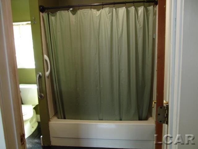 10320 Springville Hwy, Onsted, MI 49265 - full bathroom with shower / bath combo with shower curtain