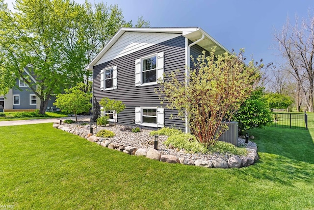 14043 Landings Way, Fenton, MI 48430 - view of side of home