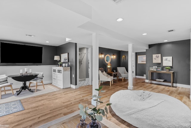 14043 Landings Way, Fenton, MI 48430 - living room featuring light wood-style flooring, baseboards, and recessed lighting