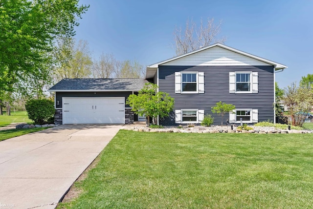 14043 Landings Way, Fenton, MI 48430 - split level home featuring concrete driveway, a front yard, and an attached garage