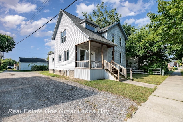 1006 Cass Ave, Bay City, MI 48708 - view of front of property featuring a porch, gravel driveway, and a shingled roof
