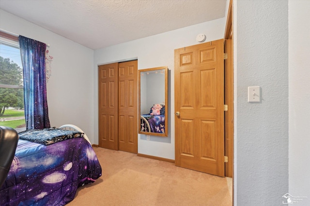 2285 Reddington Dr, Temperance, MI 48182 - bedroom featuring light colored carpet, baseboards, a textured ceiling, and a closet