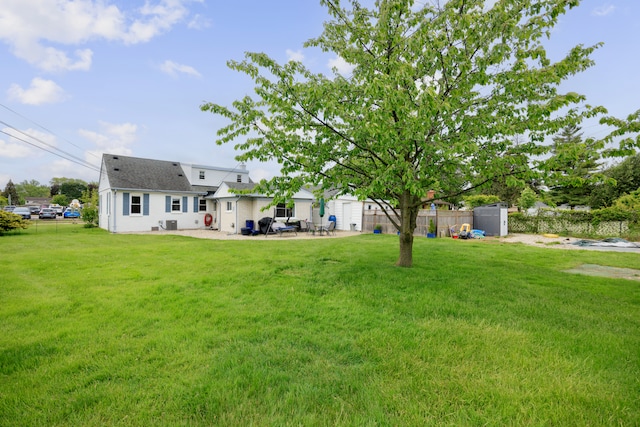 22019 Violet St, Saint Clair Shores, MI 48082 - view of yard with a patio