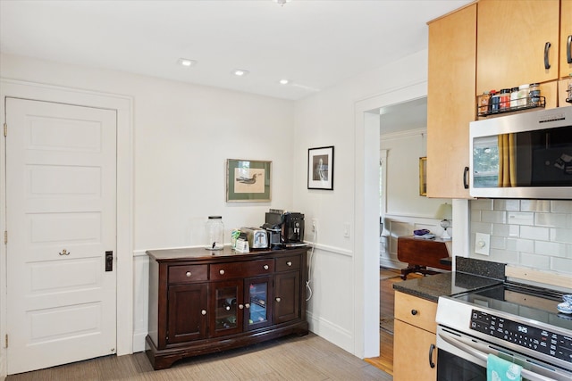 314 W Madison St, Ann Arbor, MI 48103 - kitchen with appliances with stainless steel finishes, light wood-type flooring, tasteful backsplash, and recessed lighting