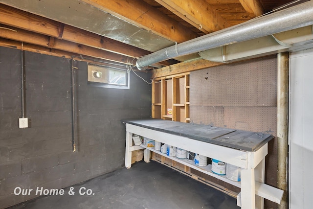 700 Scheurmann St, Essexville, MI 48732 - below grade area featuring a workshop area