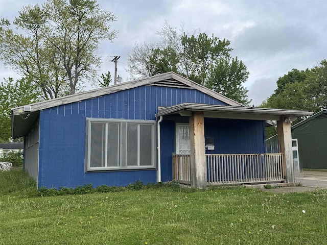 1840 S Averill Ave, Flint, MI 48503 - view of front facade featuring a front lawn