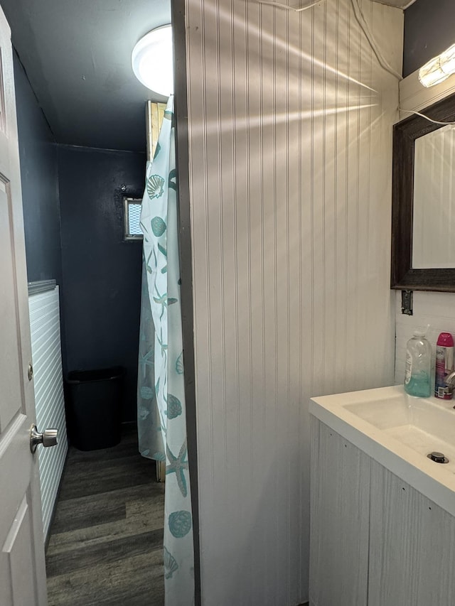1840 S Averill Ave, Flint, MI 48503 - bathroom featuring wood finished floors, vanity, and curtained shower
