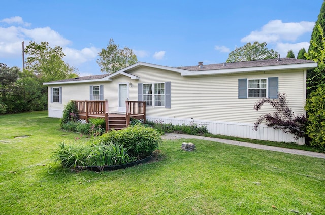 100 Chinkapin Rill, Fenton, MI 48430 - manufactured / mobile home with a wooden deck and a front lawn