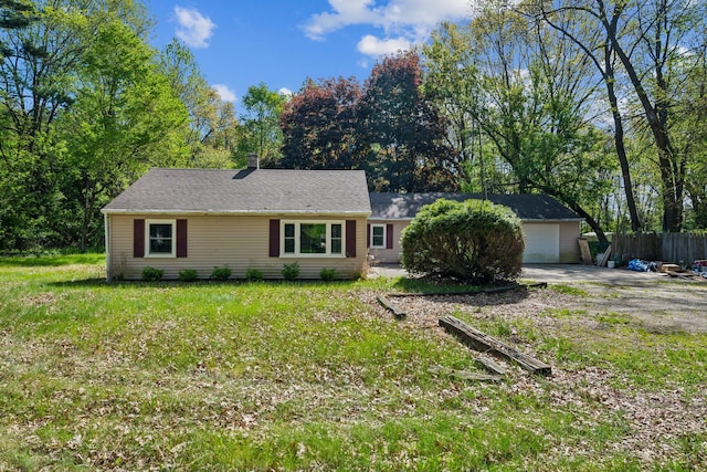 ranch-style home with driveway