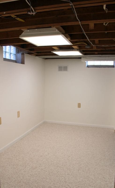 below grade area with carpet flooring and baseboards