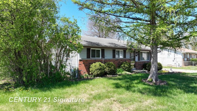 3455 Angel Dr, Saginaw, MI 48601 - view of front of house with brick siding and a front lawn