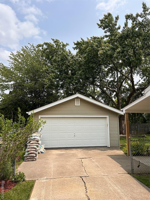 809 Isbell St, Howell, MI 48843 - view of detached garage