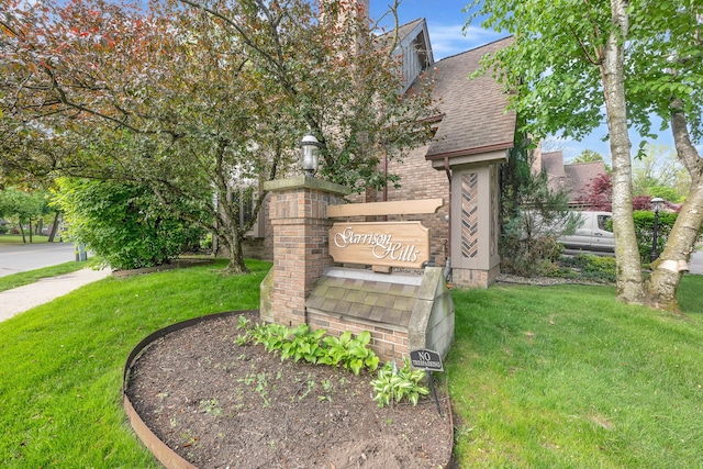 652 S Military St, Dearborn, MI 48124 - community / neighborhood sign with a yard