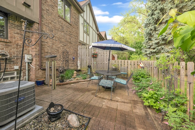 652 S Military St, Dearborn, MI 48124 - view of patio / terrace featuring central AC unit, outdoor dining space, and a fenced backyard