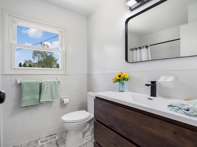 600 Los Arboles Dr, Wolverine Lake, MI 48390 - full bath featuring tile walls, marble finish floors, toilet, vanity, and a shower with curtain