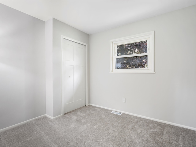 600 Los Arboles Dr, Wolverine Lake, MI 48390 - unfurnished bedroom featuring carpet flooring, baseboards, and a closet