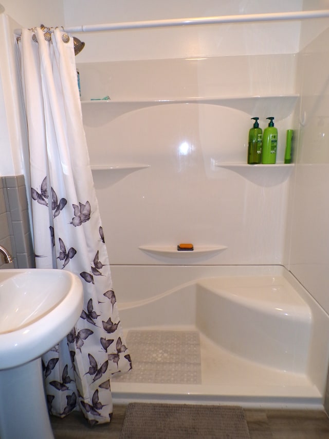 4140 Academy St, Dearborn Heights, MI 48125 - bathroom featuring a shower with shower curtain