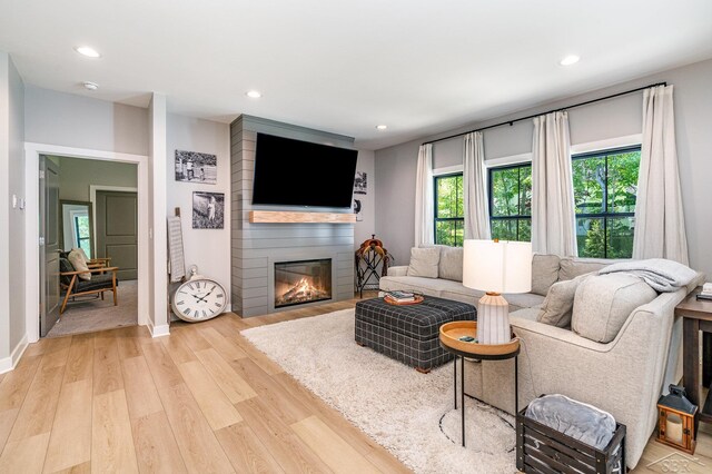 12405 Northway Pkwy, Freeland, MI 48623 - living area featuring a fireplace, light wood-type flooring, recessed lighting, and baseboards