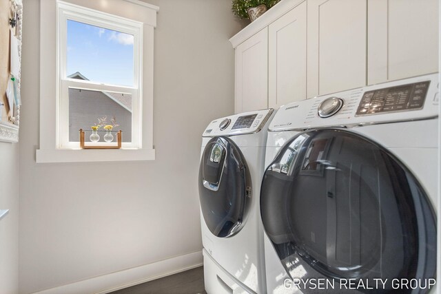 6326 Eaglewood Dr, Hudsonville, MI 49426 - laundry area with washer and clothes dryer, cabinet space, and baseboards