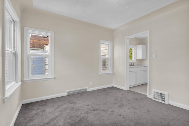13575 Rutherford St, Detroit, MI 48227 - unfurnished room featuring carpet flooring, baseboards, and a sink