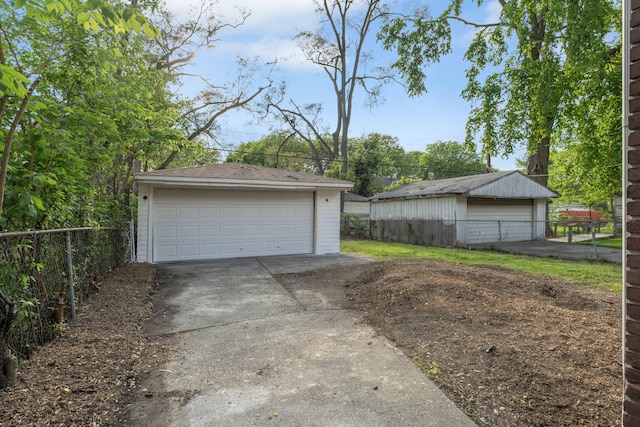 13575 Rutherford St, Detroit, MI 48227 - detached garage with fence