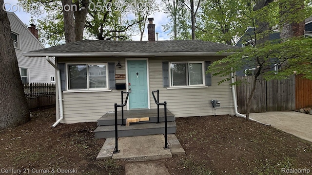 648 W Hazelhurst St, Ferndale, MI 48220 - bungalow featuring a chimney