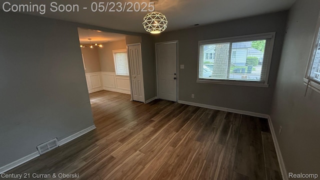 648 W Hazelhurst St, Ferndale, MI 48220 - unfurnished room with a chandelier and dark wood-style floors