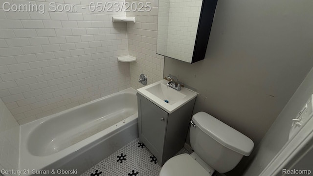 648 W Hazelhurst St, Ferndale, MI 48220 - full bath with vanity, toilet, tile patterned flooring, and shower / bathtub combination