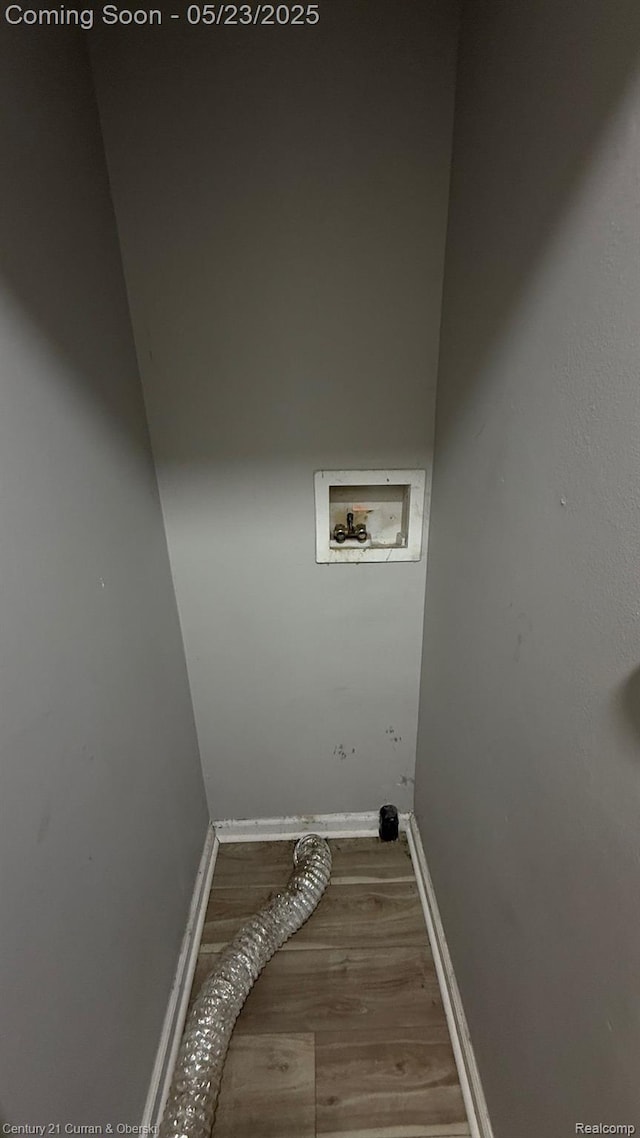 648 W Hazelhurst St, Ferndale, MI 48220 - washroom featuring washer hookup, wood finished floors, and baseboards
