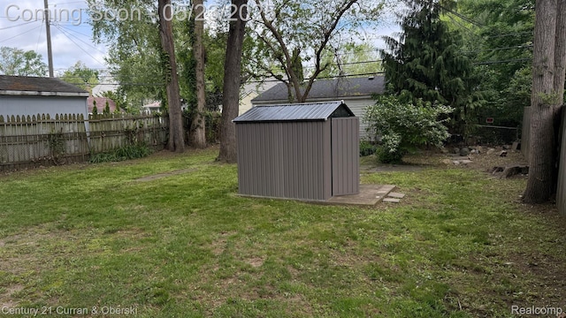648 W Hazelhurst St, Ferndale, MI 48220 - view of yard