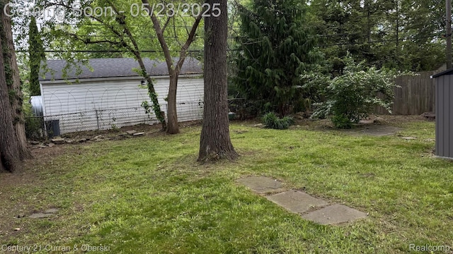 648 W Hazelhurst St, Ferndale, MI 48220 - view of yard